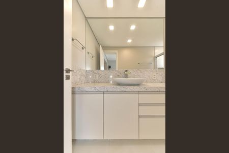 Apartamento à venda com 185m², 3 quartos e 3 vagas Apartamento à venda com 185m², 3 quartos e 3 vagasBanheiro da Suíte 1