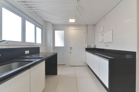Apartamento à venda com 185m², 3 quartos e 3 vagas Apartamento à venda com 185m², 3 quartos e 3 vagasLavanderia