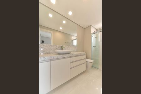 Apartamento à venda com 185m², 3 quartos e 3 vagas Apartamento à venda com 185m², 3 quartos e 3 vagasBanheiro da Suíte 1