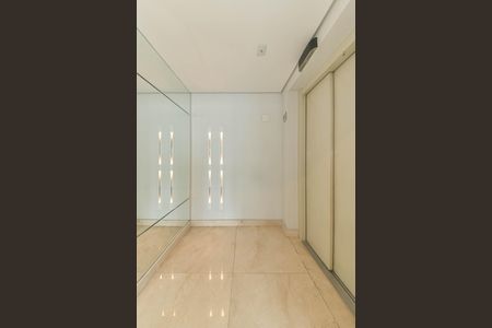 Apartamento à venda com 185m², 3 quartos e 3 vagas Apartamento à venda com 185m², 3 quartos e 3 vagasHall Privativo