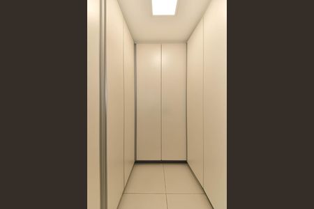 Apartamento à venda com 185m², 3 quartos e 3 vagas Apartamento à venda com 185m², 3 quartos e 3 vagasLavanderia - Despensa