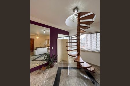 Apartamento para alugar com 230m², 4 quartos e 2 vagasEscada