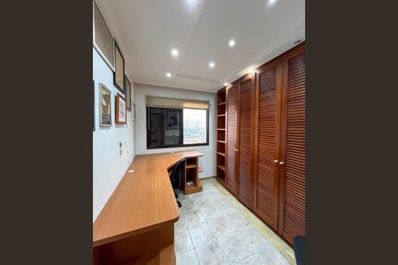 Apartamento para alugar com 230m², 4 quartos e 2 vagasEscritório