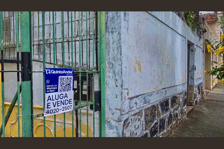 Casa à venda com 101m², 2 quartos e 1 vagaFachada com placa