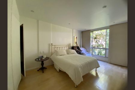 Apartamento à venda com 156m², 3 quartos e 2 vagas Apartamento à venda com 156m², 3 quartos e 2 vagasSuite