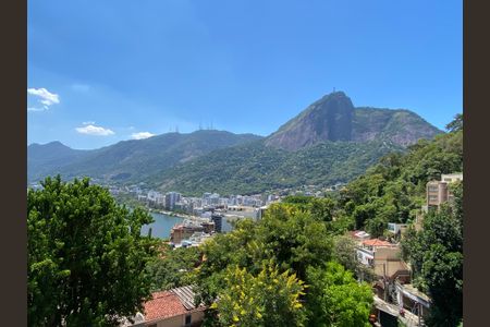 Apartamento à venda com 156m², 3 quartos e 2 vagas Apartamento à venda com 156m², 3 quartos e 2 vagasVaranda