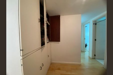 Corredor  de apartamento à venda com 3 quartos, 156m² em Lagoa, Rio de Janeiro
