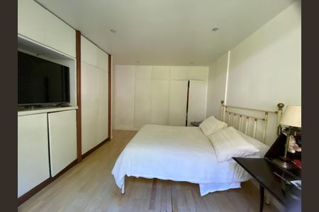 Apartamento à venda com 156m², 3 quartos e 2 vagas Apartamento à venda com 156m², 3 quartos e 2 vagasSuite