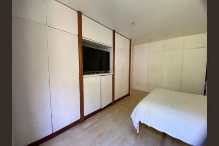 Apartamento à venda com 156m², 3 quartos e 2 vagas Apartamento à venda com 156m², 3 quartos e 2 vagasSuite