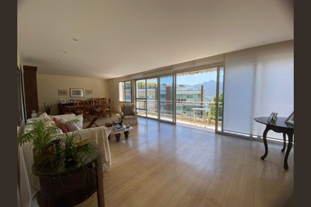 Apartamento à venda com 156m², 3 quartos e 2 vagas Apartamento à venda com 156m², 3 quartos e 2 vagasSala