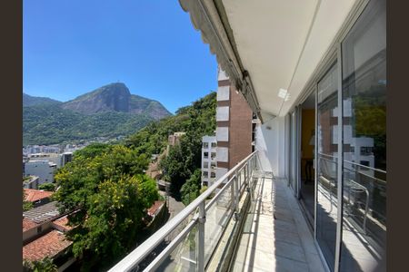 Apartamento à venda com 156m², 3 quartos e 2 vagas Apartamento à venda com 156m², 3 quartos e 2 vagasVaranda