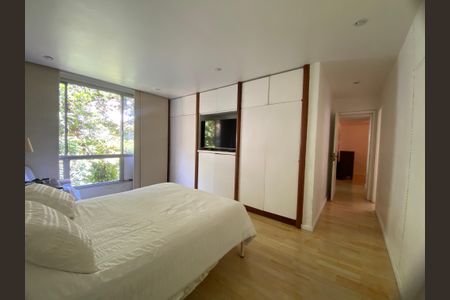 Apartamento à venda com 156m², 3 quartos e 2 vagas Apartamento à venda com 156m², 3 quartos e 2 vagasSuite
