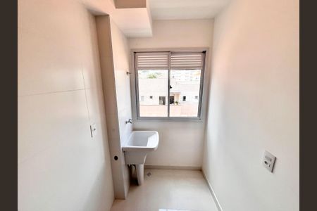 Apartamento à venda com 48m², 2 quartos e sem vaga Apartamento à venda com 48m², 2 quartos e sem vagaCozinha e Área de Serviço