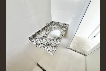 Apartamento à venda com 48m², 2 quartos e sem vaga Apartamento à venda com 48m², 2 quartos e sem vagaBanheiro