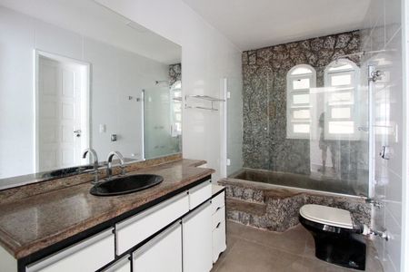 Casa de condomínio para alugar com 410m², 4 quartos e 1 vaga