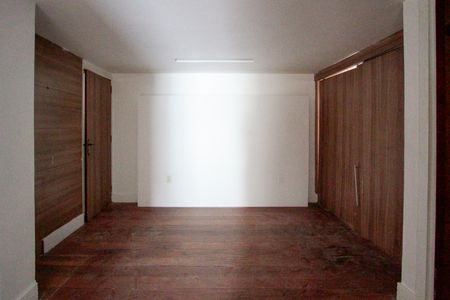 Casa de condomínio para alugar com 410m², 4 quartos e 1 vaga