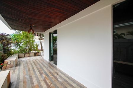 Casa de condomínio para alugar com 410m², 4 quartos e 1 vaga