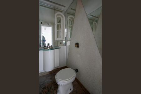 Casa de condomínio para alugar com 410m², 4 quartos e 1 vaga