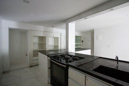 Casa de condomínio para alugar com 410m², 4 quartos e 1 vaga