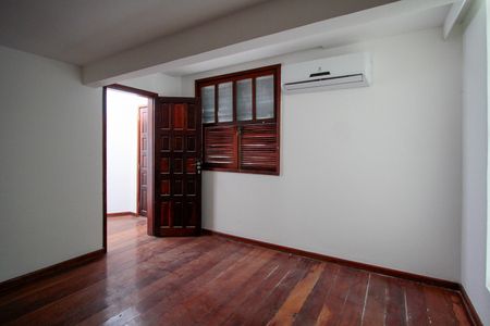 Casa de condomínio para alugar com 410m², 4 quartos e 1 vaga