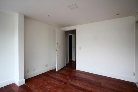 Casa de condomínio para alugar com 410m², 4 quartos e 1 vaga