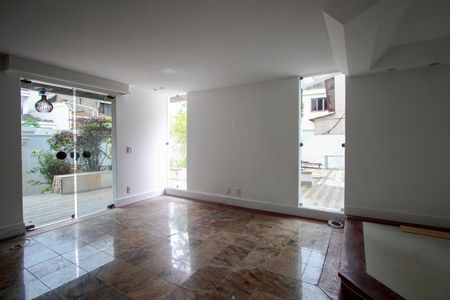 Casa de condomínio para alugar com 410m², 4 quartos e 1 vaga