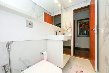 Apartamento à venda com 146m², 4 quartos e 2 vagas Apartamento à venda com 146m², 4 quartos e 2 vagasBANHEIRO1