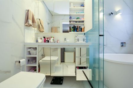 Apartamento à venda com 146m², 4 quartos e 2 vagas Apartamento à venda com 146m², 4 quartos e 2 vagasBANHEIRO2