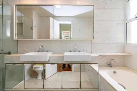 Apartamento para alugar com 154m², 3 quartos e 4 vagasBanheiro da Suíte 1