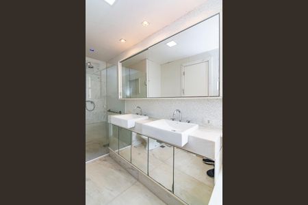 Apartamento para alugar com 154m², 3 quartos e 4 vagasBanheiro da Suíte 1