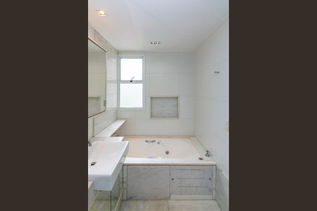 Apartamento para alugar com 154m², 3 quartos e 4 vagasBanheiro da Suíte 1