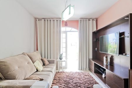 Casa à venda com 120m², 3 quartos e 2 vagasSala