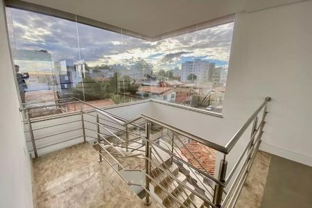Casa à venda com 4 quartos, 290m² em Santa Rosa, Belo Horizonte