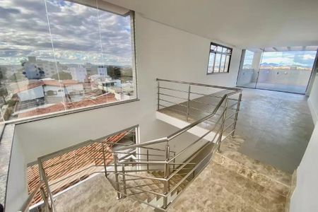 Casa à venda com 290m², 4 quartos e 4 vagas