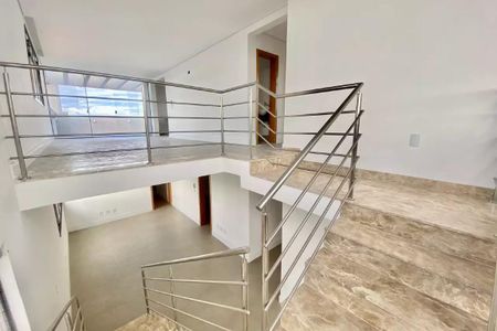 Casa à venda com 4 quartos, 290m² em Santa Rosa, Belo Horizonte