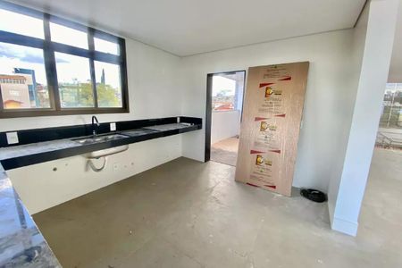 Casa à venda com 4 quartos, 290m² em Santa Rosa, Belo Horizonte