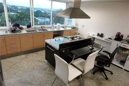 Casa de condomínio à venda com 832m², 4 quartos e 6 vagas