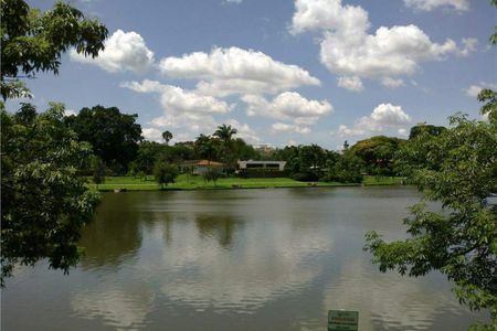 Casa de condomínio à venda com 832m², 4 quartos e 6 vagas