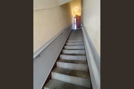 Casa de condomínio à venda com 270m², 4 quartos e sem vagaEscadas