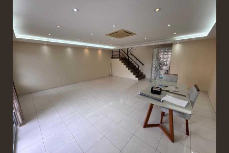 Casa à venda com 4 quartos, 271m² em Encantado, Rio de Janeiro