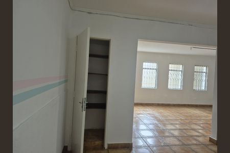 Casa à venda com 3 quartos, 195m² em Vila Scarpelli, Santo André