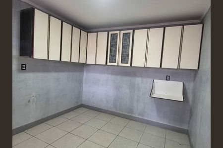 Casa à venda com 3 quartos, 195m² em Vila Scarpelli, Santo André