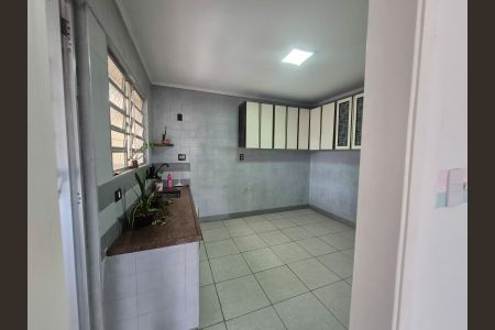 Casa à venda com 3 quartos, 195m² em Vila Scarpelli, Santo André