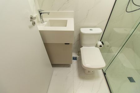 Banheiro de kitnet/studio para alugar com 0 quarto, 25m² em Chácara Inglesa, São Paulo