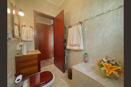 Casa à venda com 175m², 3 quartos e 4 vagasBanheiro 2