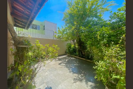 Casa à venda com 175m², 3 quartos e 4 vagasQuintal