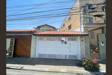 Casa à venda com 175m², 3 quartos e 4 vagasPlaca instalada na fachada do imóvel 