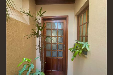 Casa à venda com 175m², 3 quartos e 4 vagasCorredor externo 