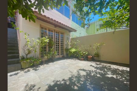 Casa à venda com 175m², 3 quartos e 4 vagasQuintal