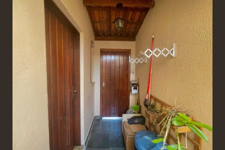 Casa à venda com 175m², 3 quartos e 4 vagasHall fundos 